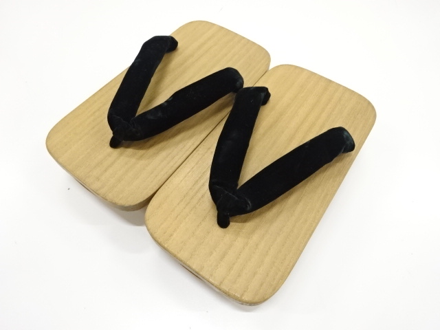 未使用品　鼻緒ビロード男物桐下駄（23.5センチ）